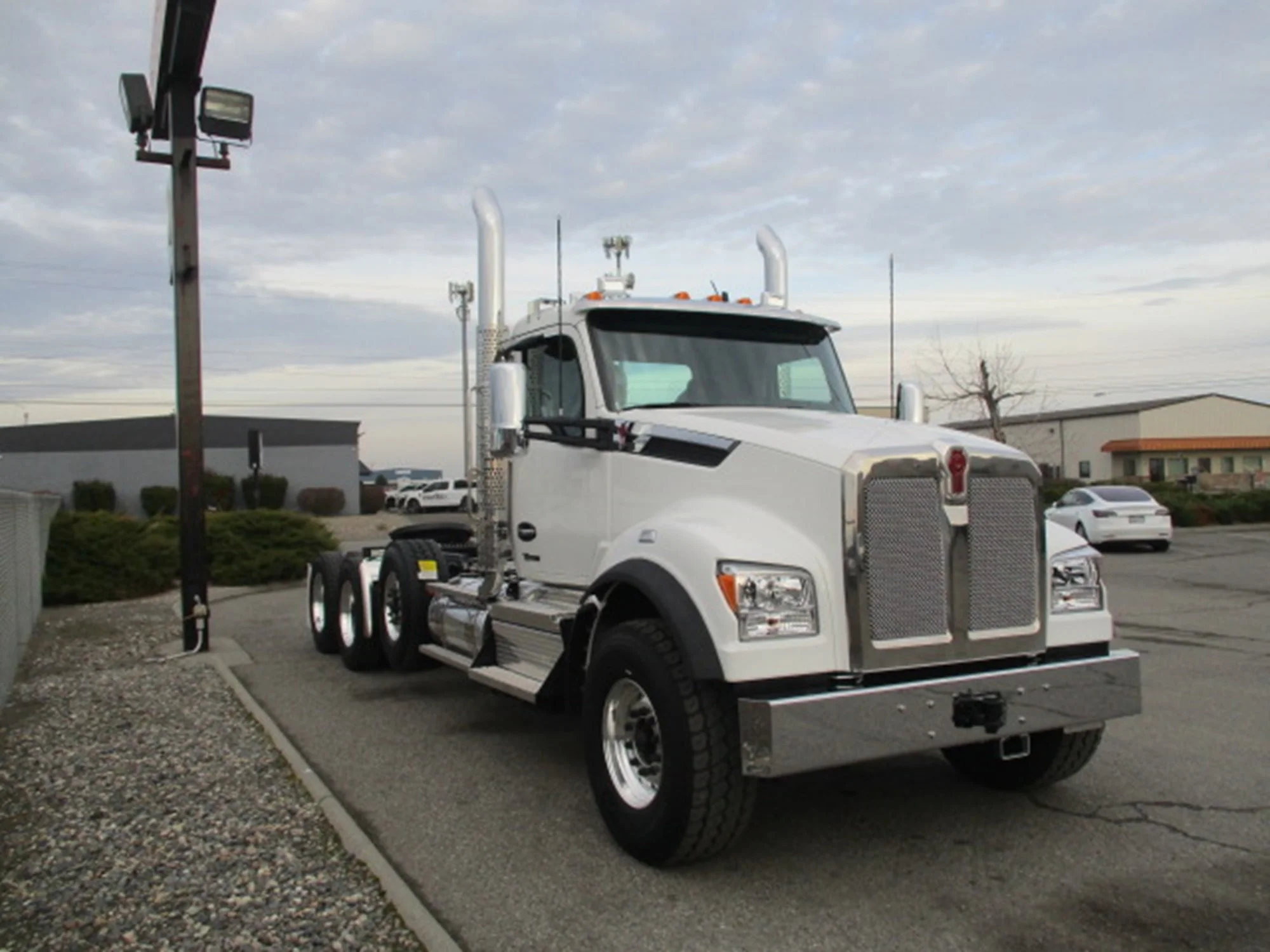2027 Kenworth T880 - image 2