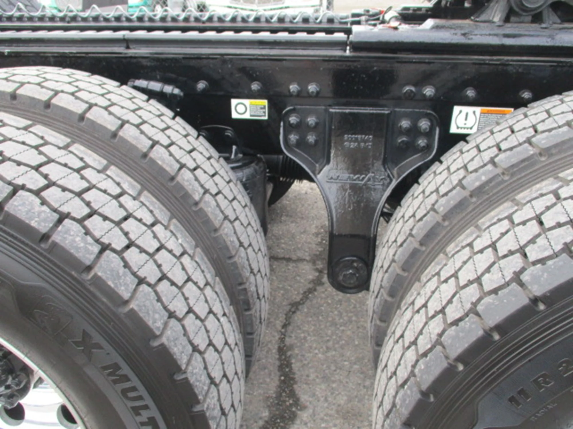 2027 Kenworth T880 - image 6