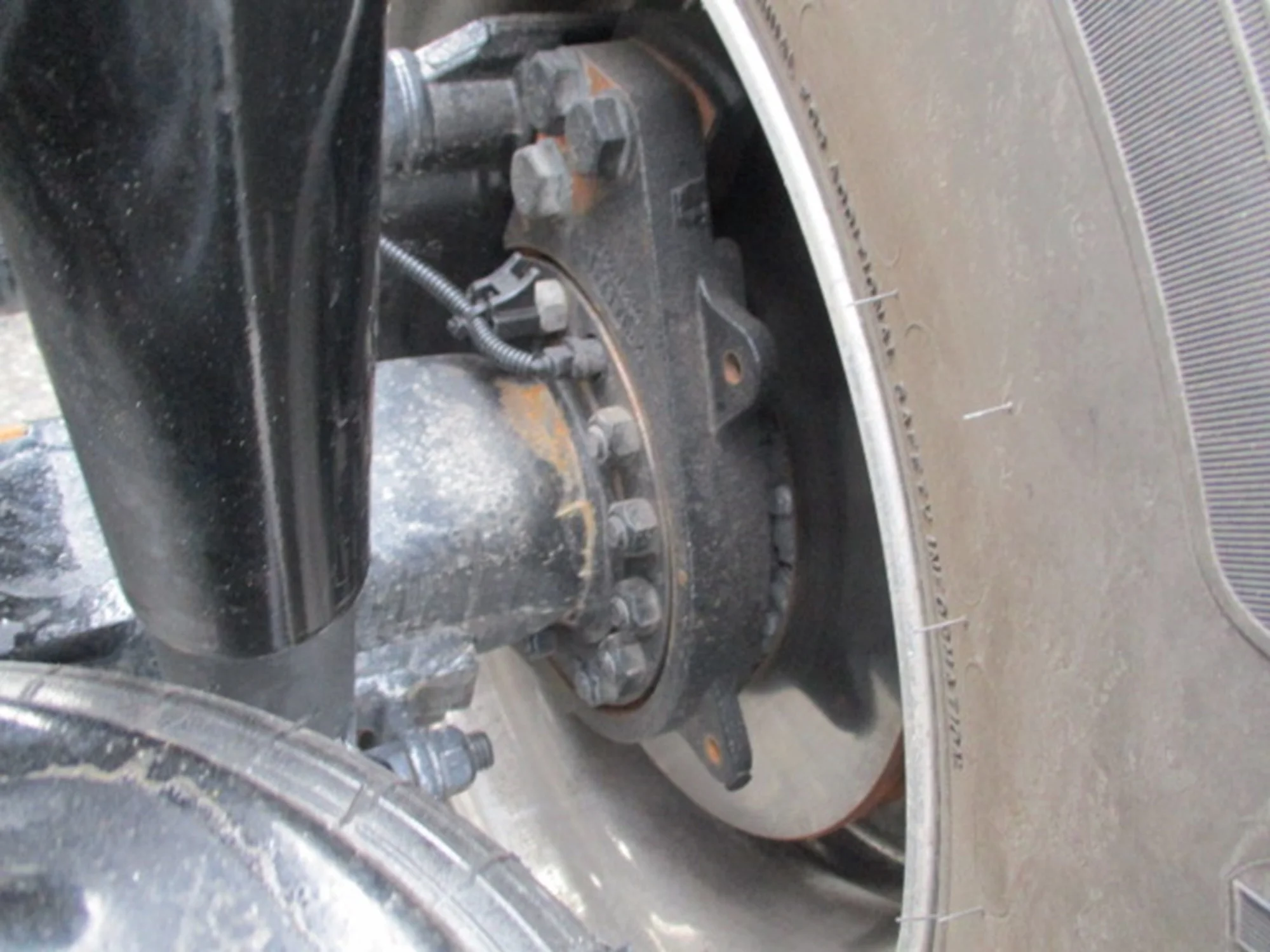 2027 Kenworth T880 - image 4