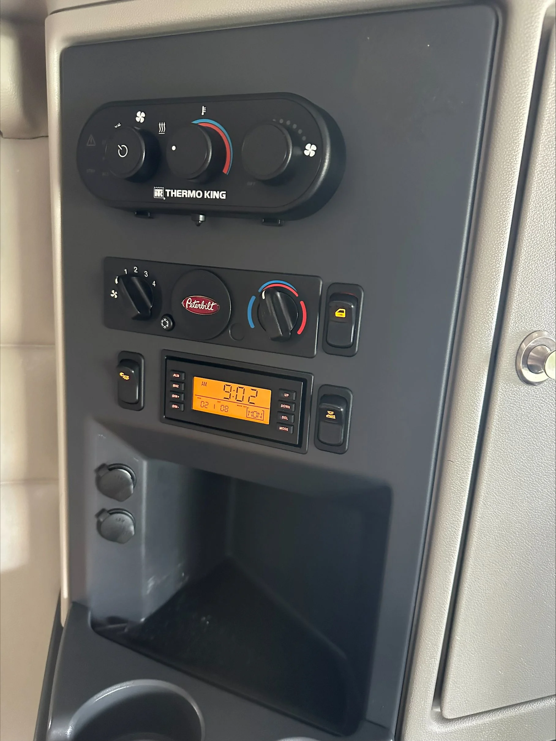 2021 Peterbilt 579 in Portland, OR — photo 11
