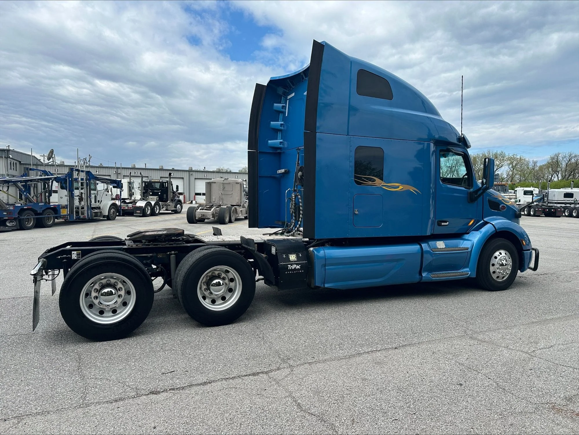 2021 Peterbilt 579 in Portland, OR — photo 3