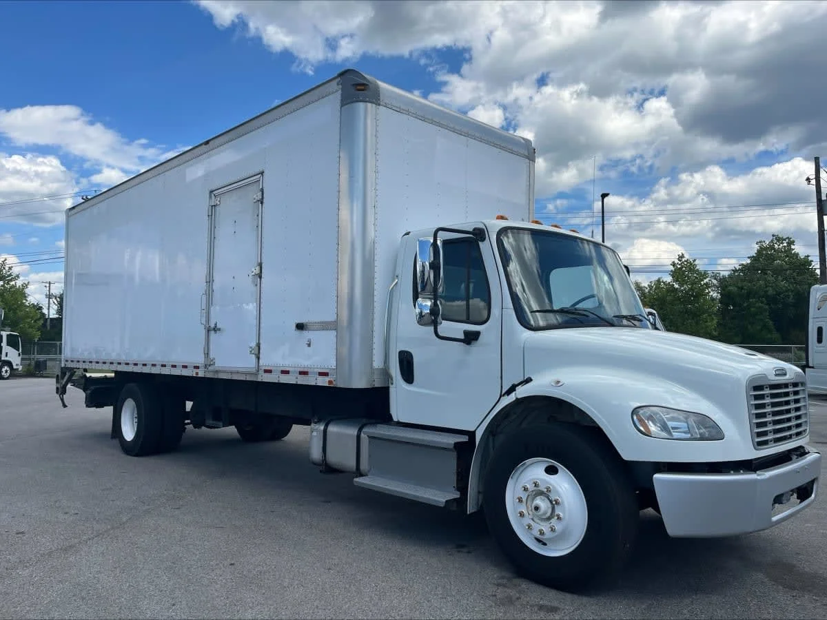 2019 Freightliner M2 106 in Beltsville, MD — photo 3