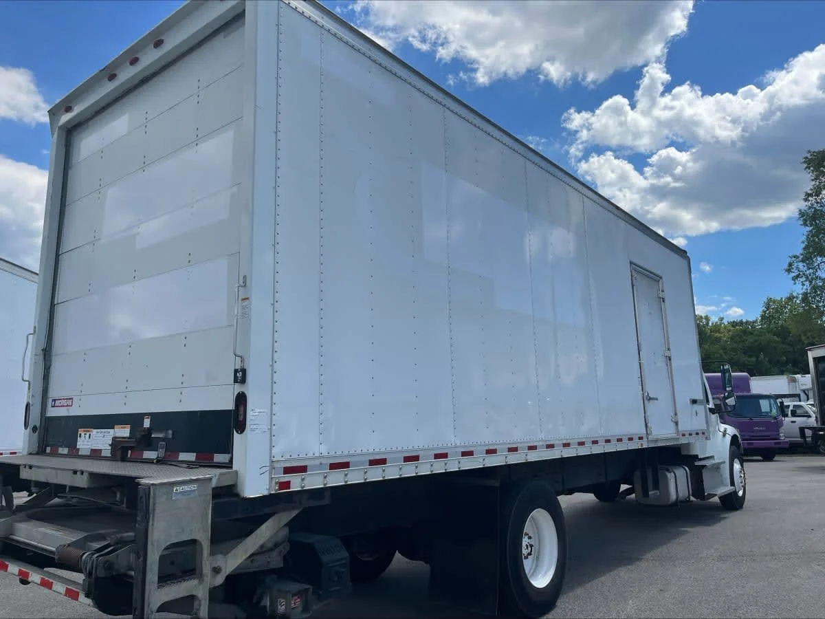 2019 Freightliner M2 106 in Beltsville, MD — photo 4