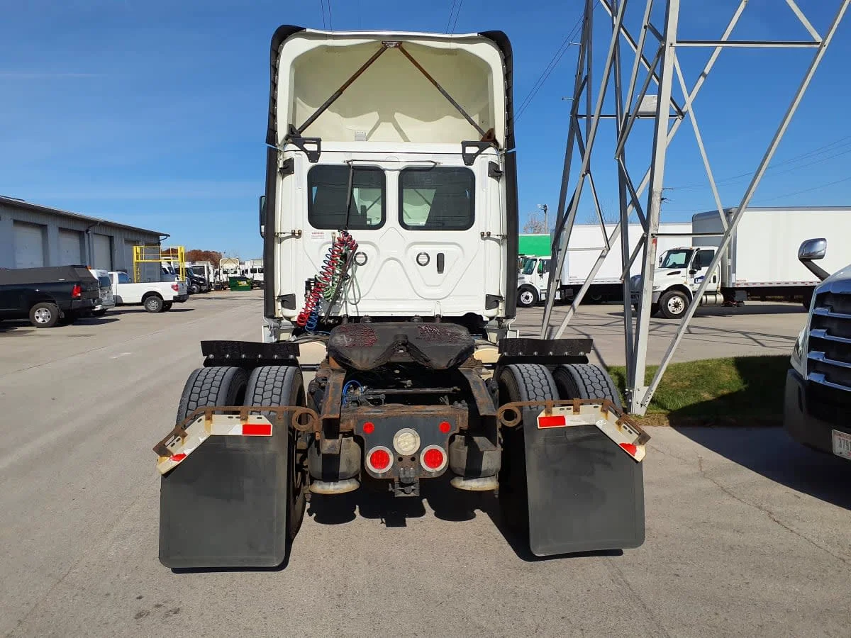 2020 Freightliner Cascadia in Indianapolis, IN — photo 5