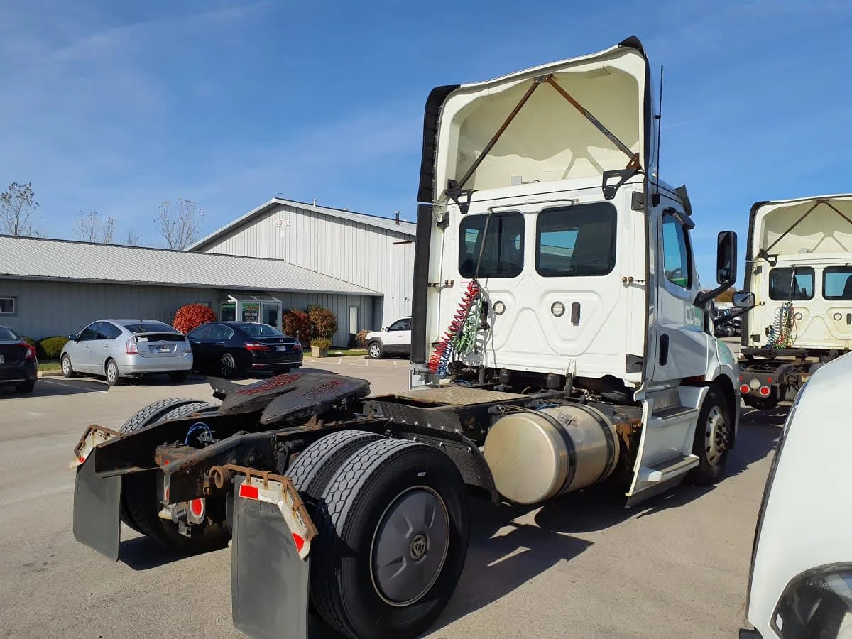 2020 Freightliner Cascadia in Indianapolis, IN — photo 4