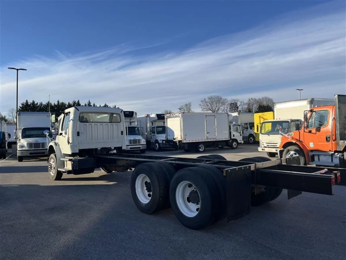 2019 Freightliner M2 106 - image 6