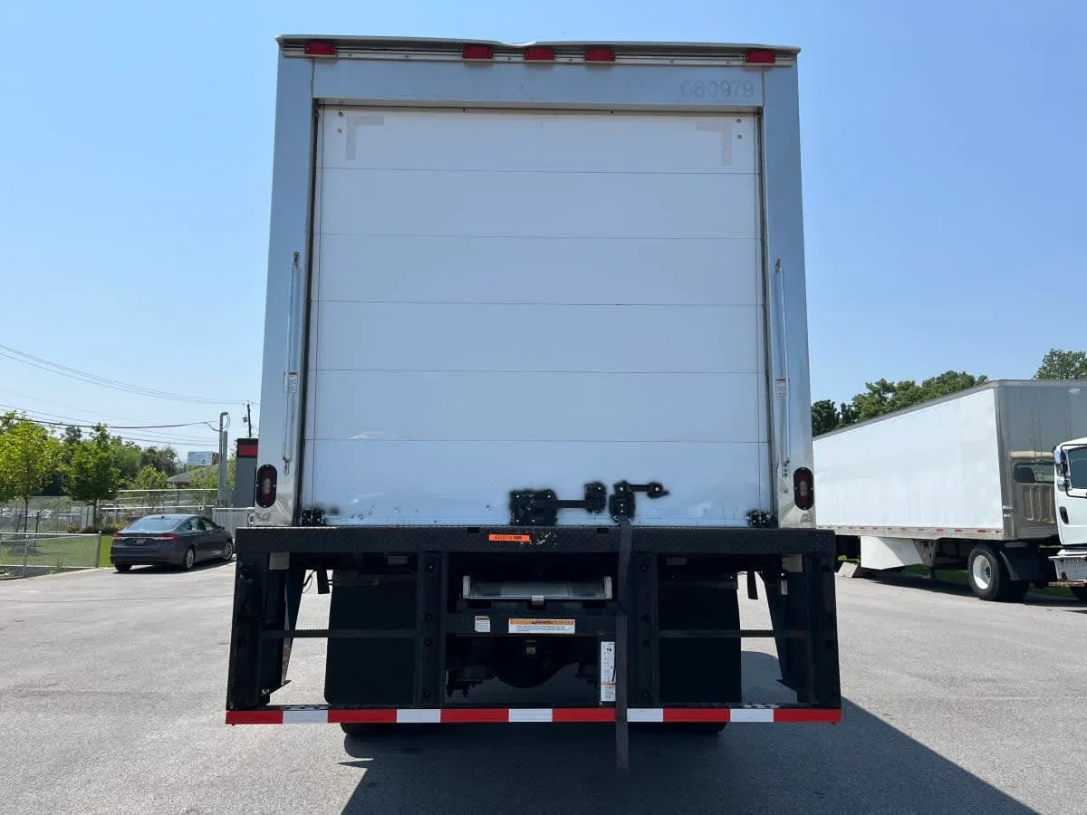 2018 Freightliner M2 106 - image 5