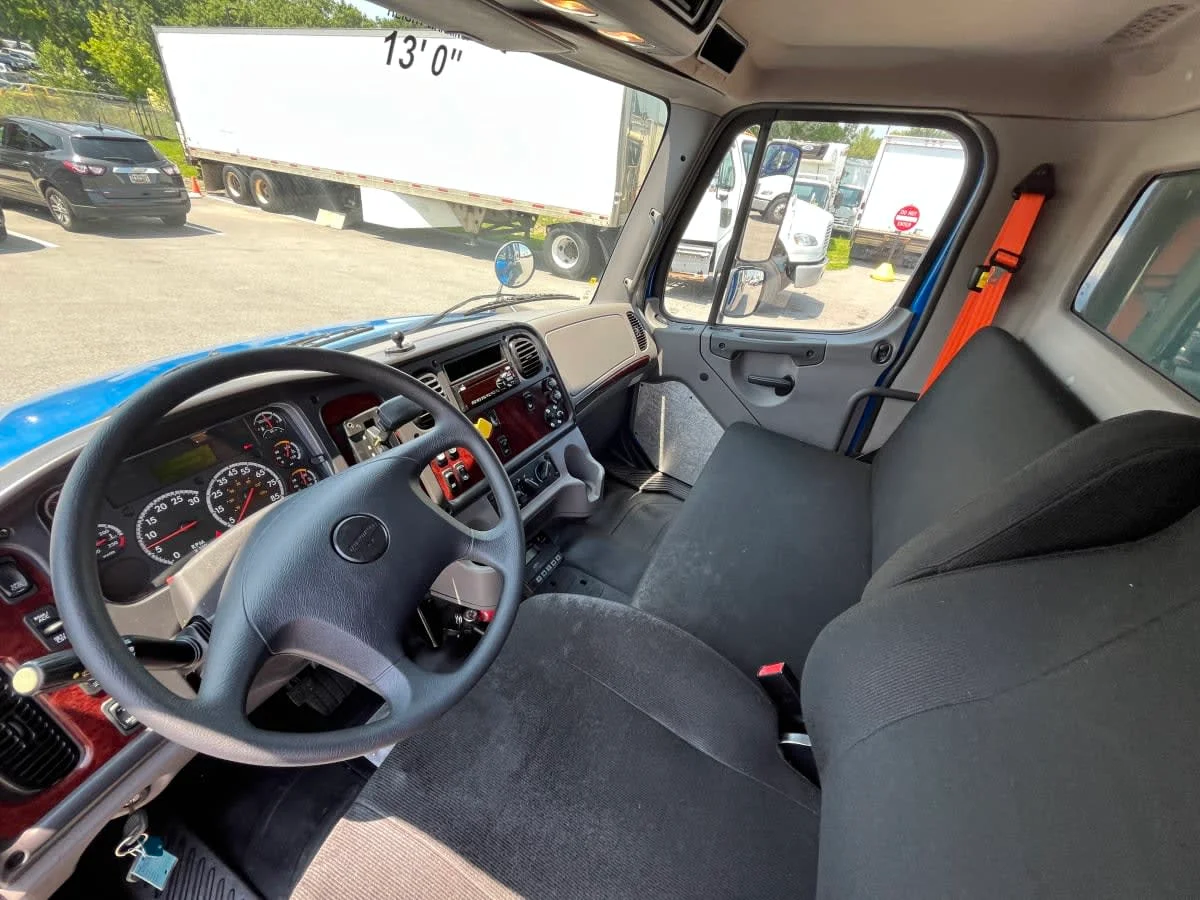 2018 Freightliner M2 106 - image 8