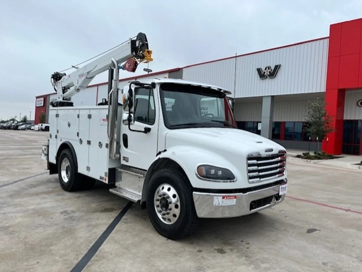 2027 Freightliner M2 106 — photo 3
