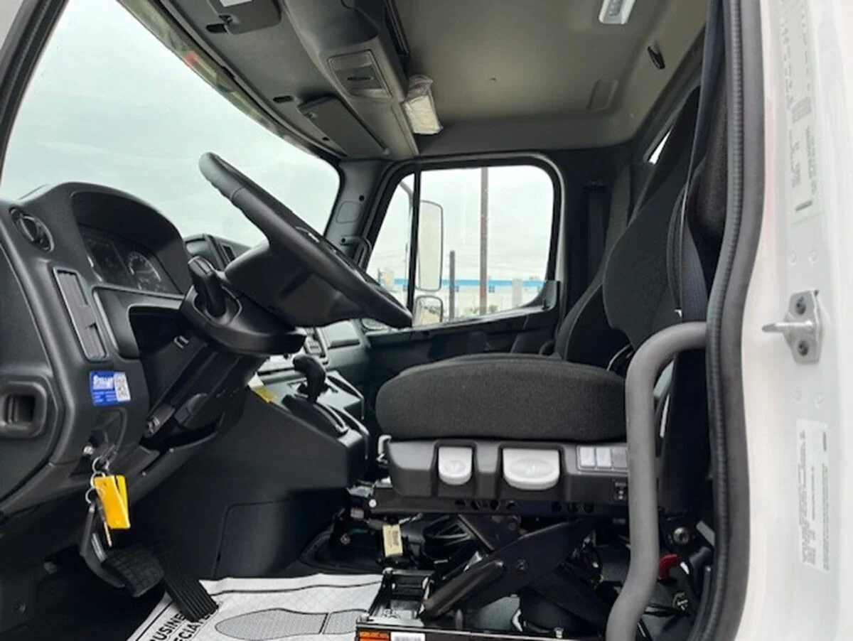 2027 Freightliner M2 106 — photo 9