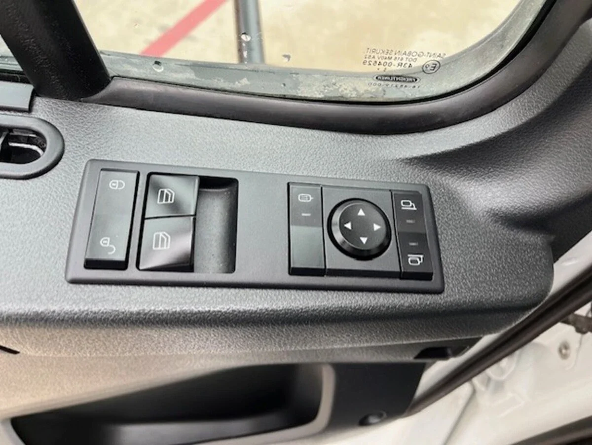 2027 Freightliner M2 106 — photo 13