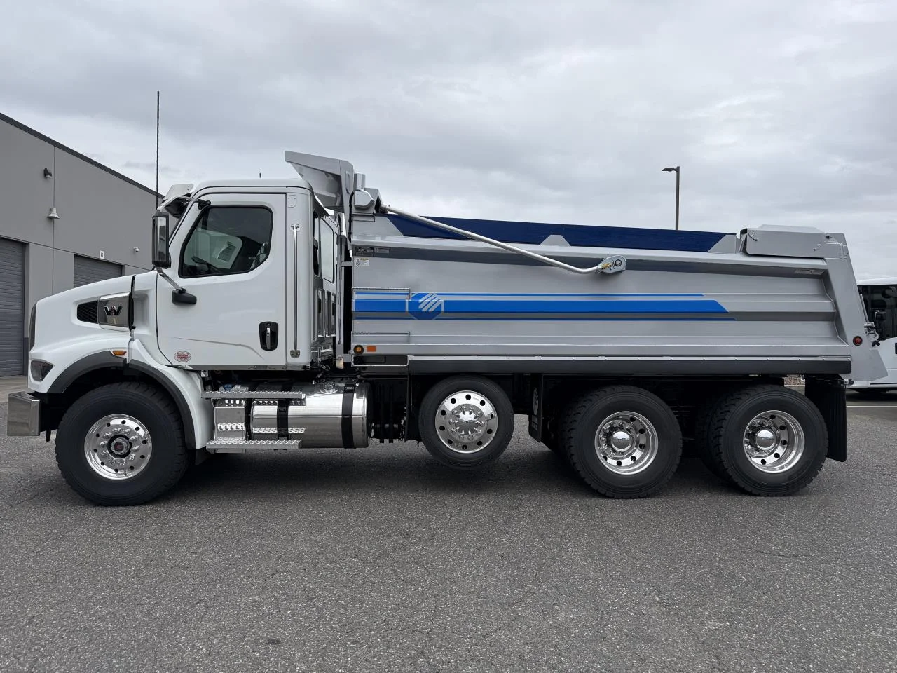 2025 Western Star 47X - image 2