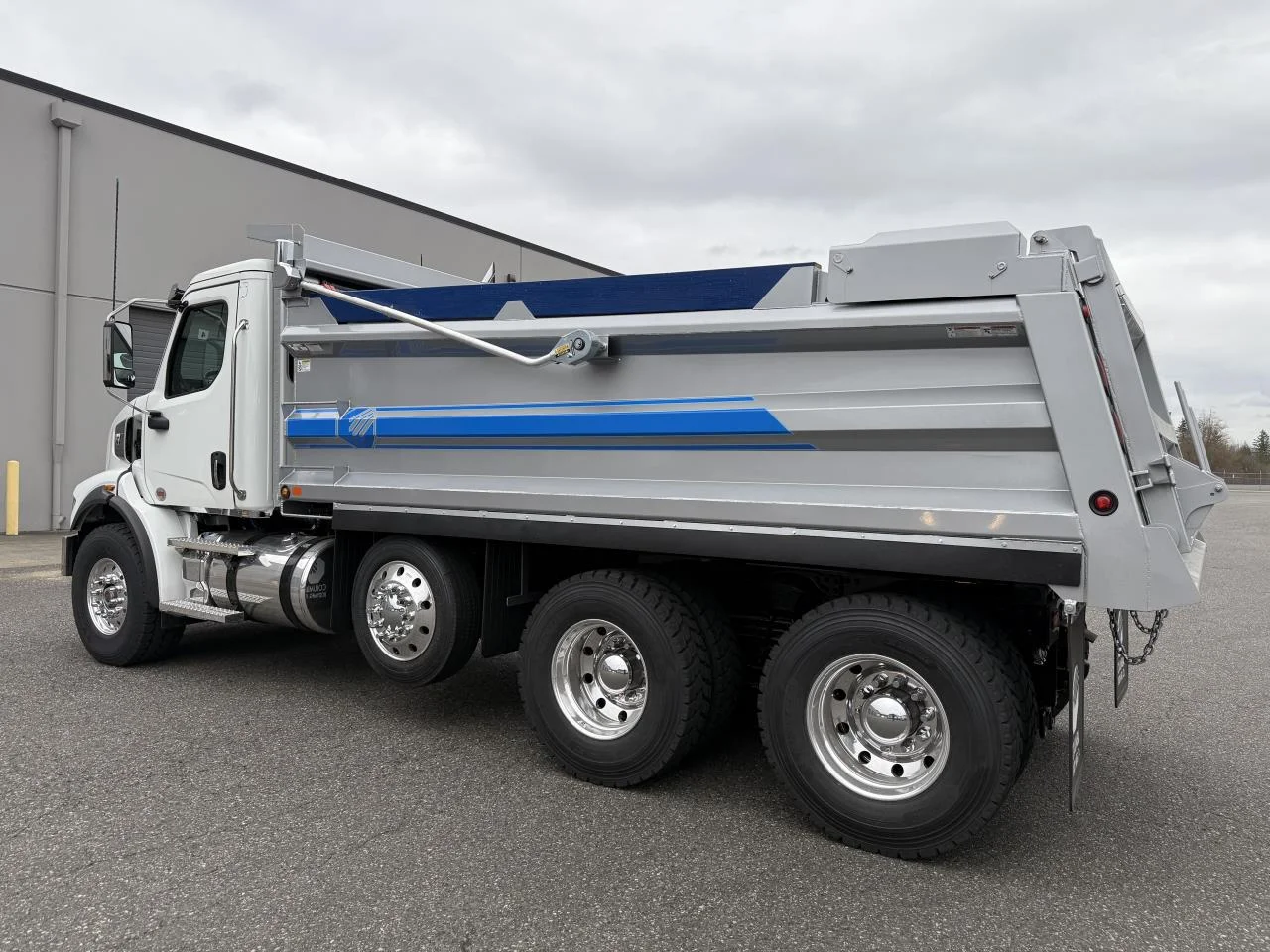 2025 Western Star 47X in Coburg, OR — photo 3