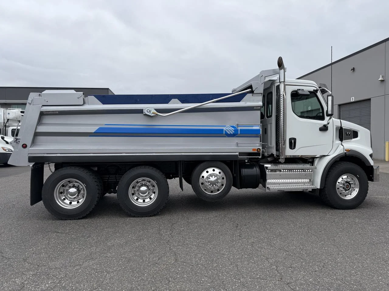 2025 Western Star 47X in Coburg, OR — photo 7