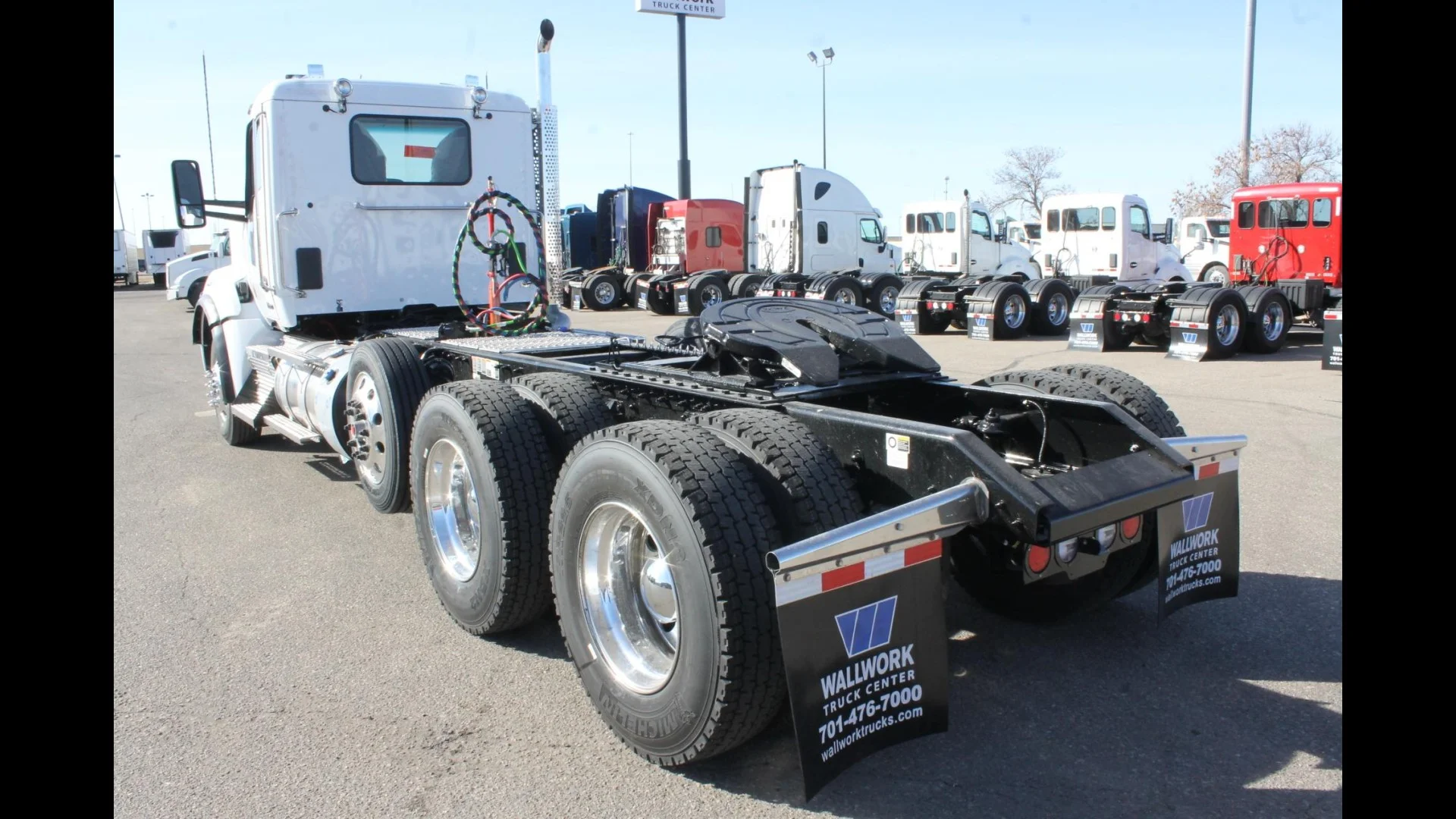 2025 Kenworth T880 in Bismarck — photo 3