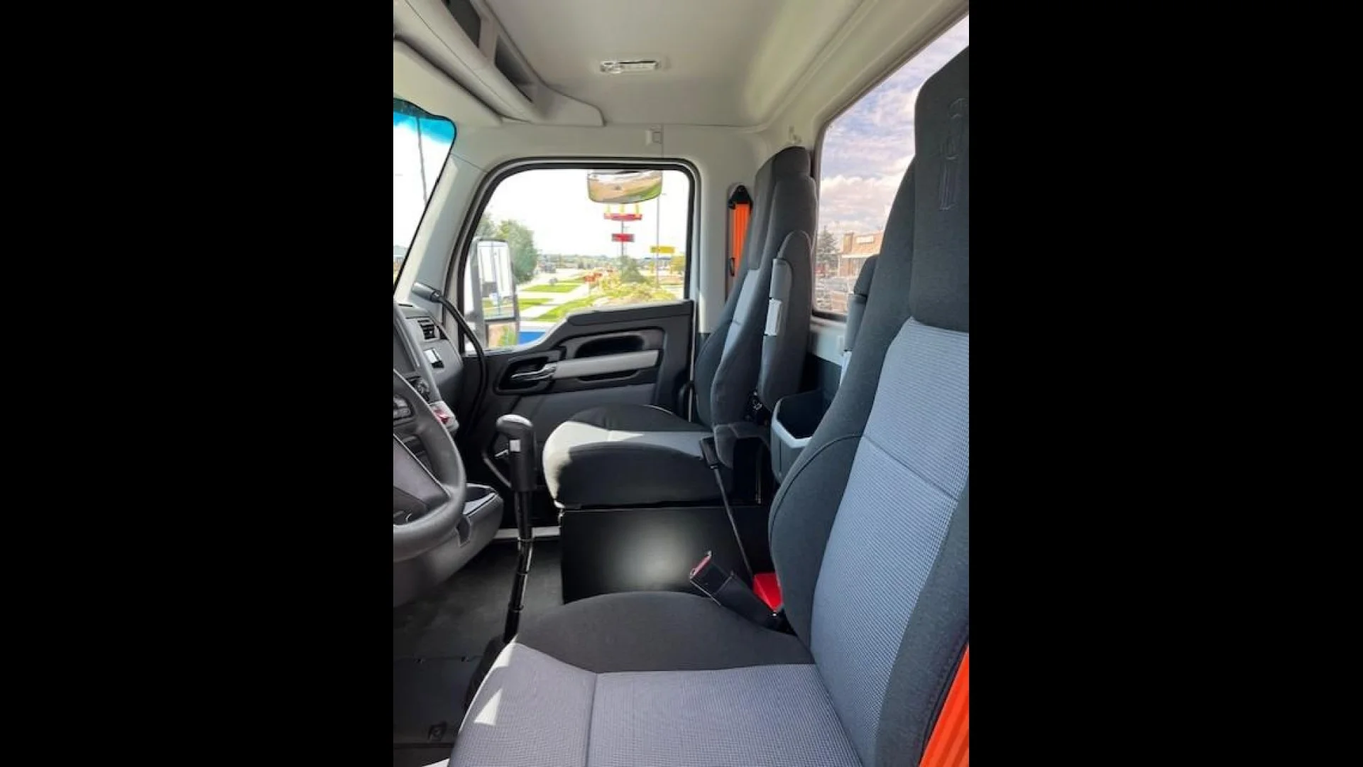 2025 Kenworth T880 in Bismarck — photo 11