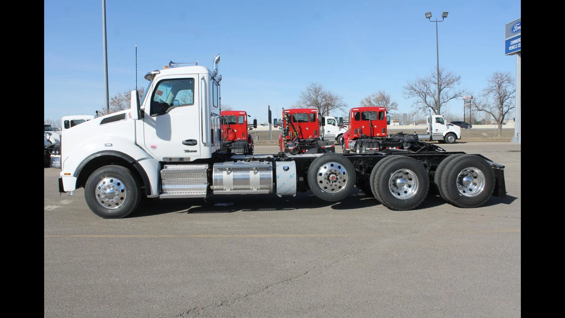 2025 Kenworth T880 in Bismarck — photo 2