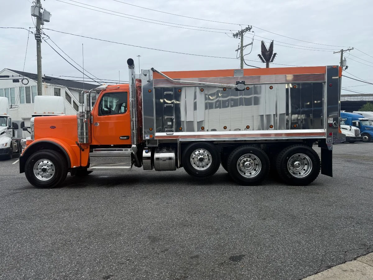 2027 Peterbilt 589 in Baltimore, MD — photo 2