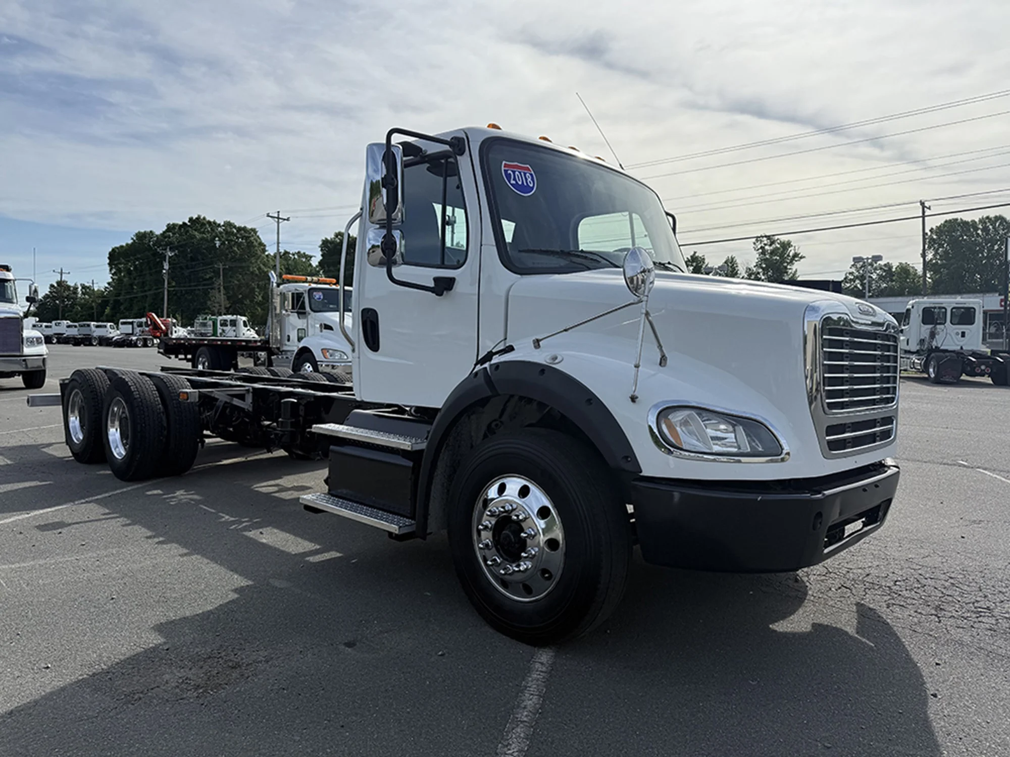 2019 Freightliner M2 106 — photo 2
