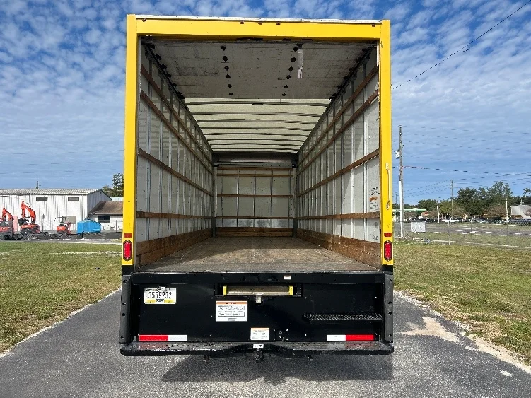 2021 International MV - image 8