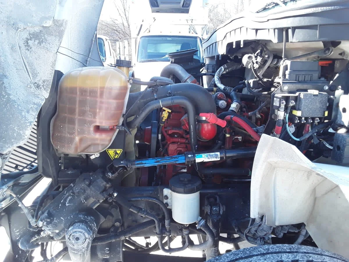 2018 International 4300 - image 8