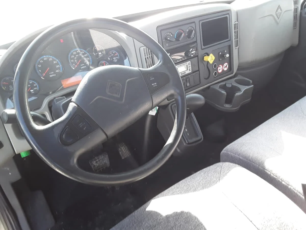 2018 International 4300 - image 10