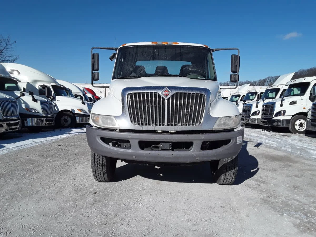 2018 International 4300 - image 2