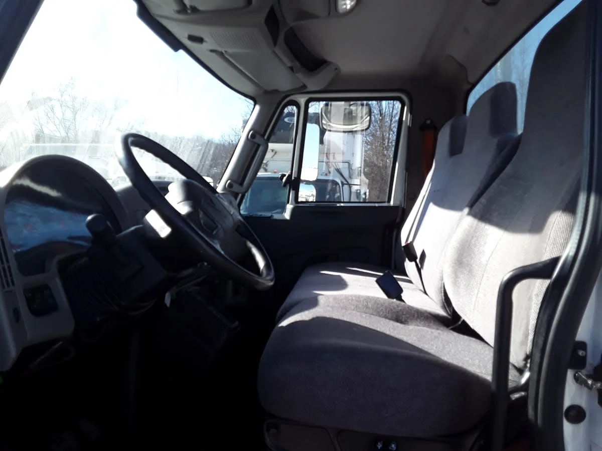 2018 International 4300 - image 7