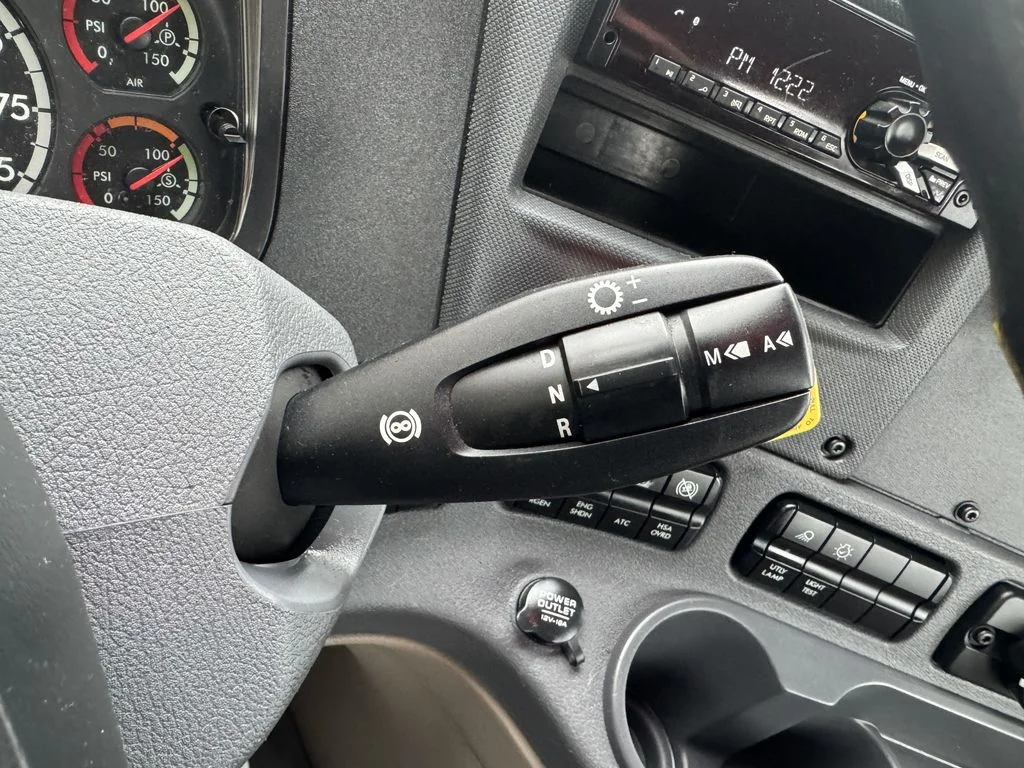 2018 Freightliner Cascadia in Fresno, CA — photo 11