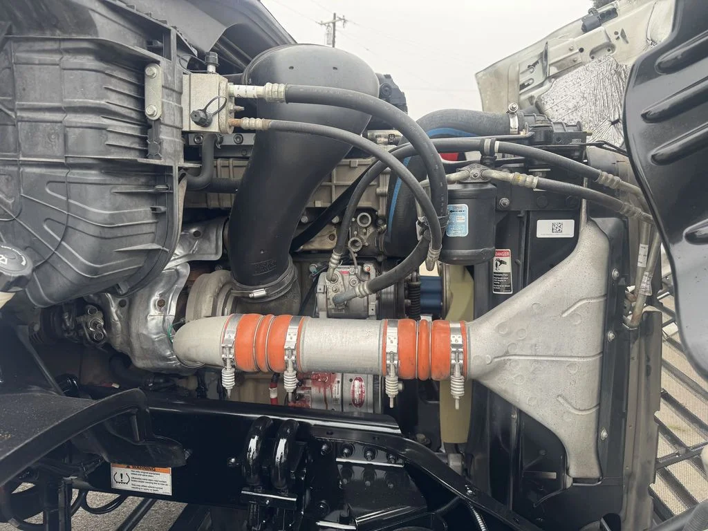 2018 Freightliner Cascadia in Fresno, CA — photo 7