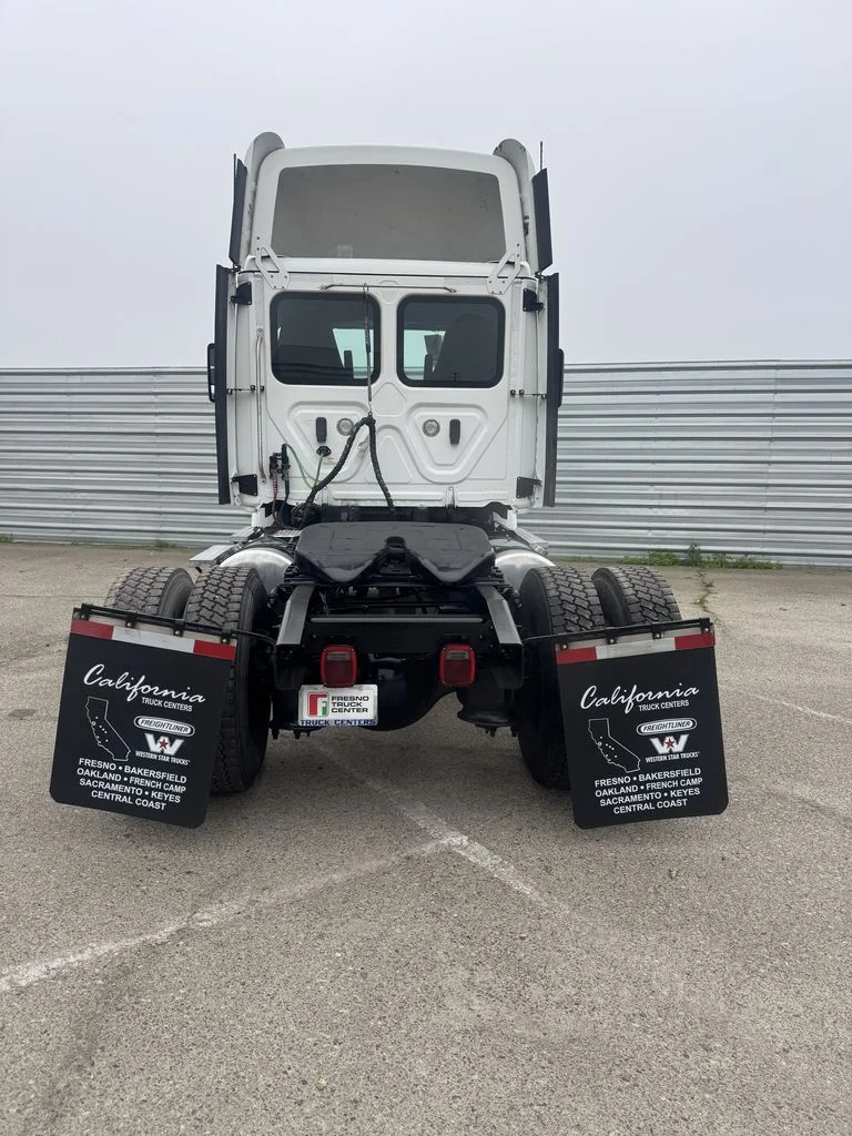 2018 Freightliner Cascadia in Fresno, CA — photo 4