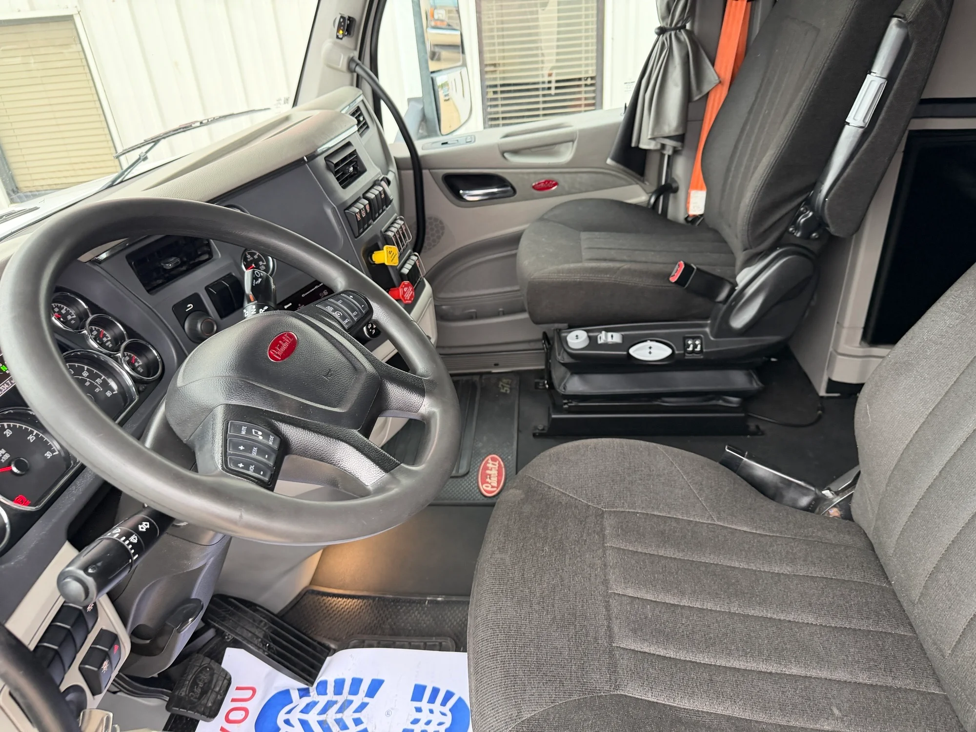2021 Peterbilt 579 in Joplin, MO — photo 8
