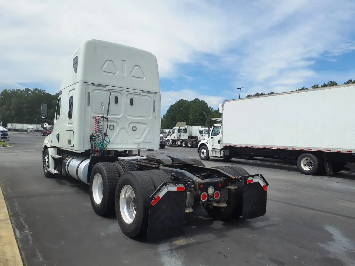 2020 Freightliner Cascadia in Atlanta, GA — photo 6