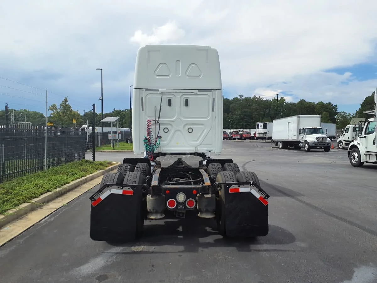 2020 Freightliner Cascadia in Atlanta, GA — photo 5