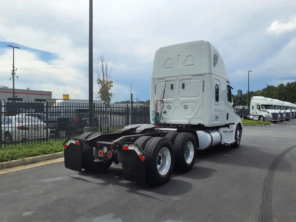 2020 Freightliner Cascadia in Atlanta, GA — photo 4