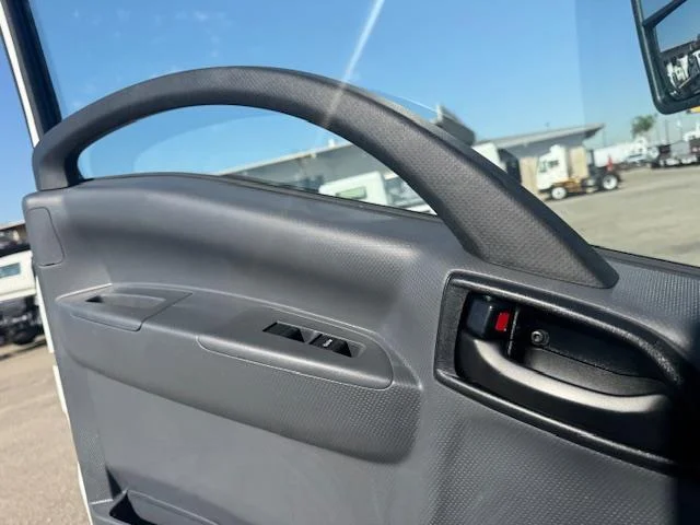 2026 Isuzu NRR — photo 16