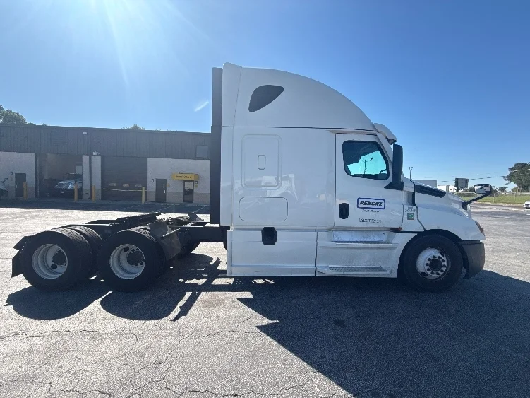 2021 Freightliner Cascadia in Conyers, GA — photo 8
