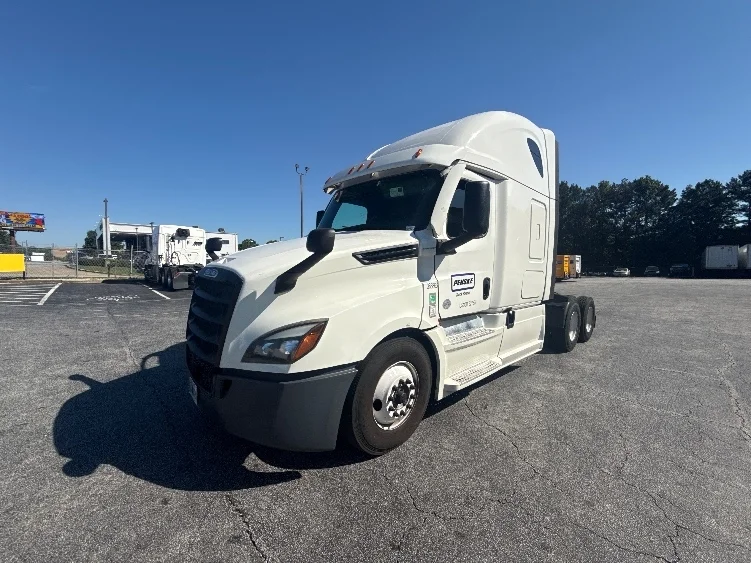 2021 Freightliner Cascadia in Conyers, GA — photo 3