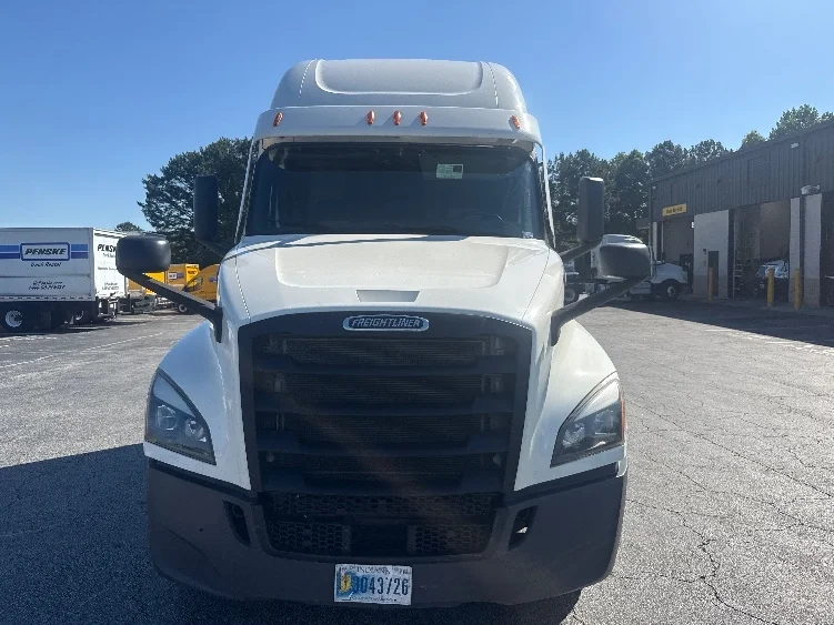 2021 Freightliner Cascadia in Conyers, GA — photo 2