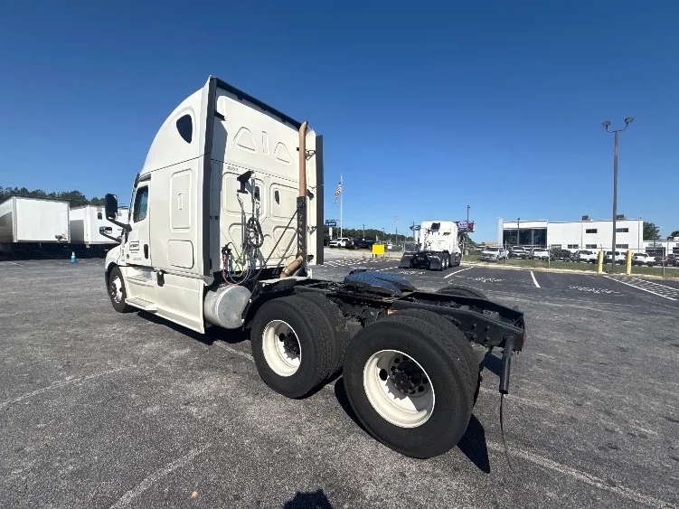 2021 Freightliner Cascadia in Conyers, GA — photo 5