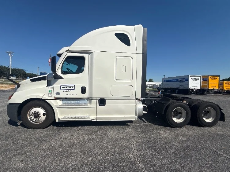 2021 Freightliner Cascadia in Conyers, GA — photo 4