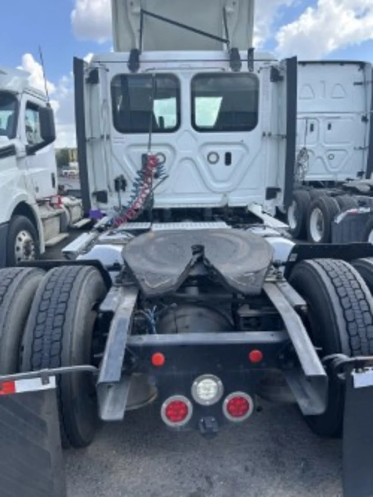 2020 Freightliner Cascadia - image 7