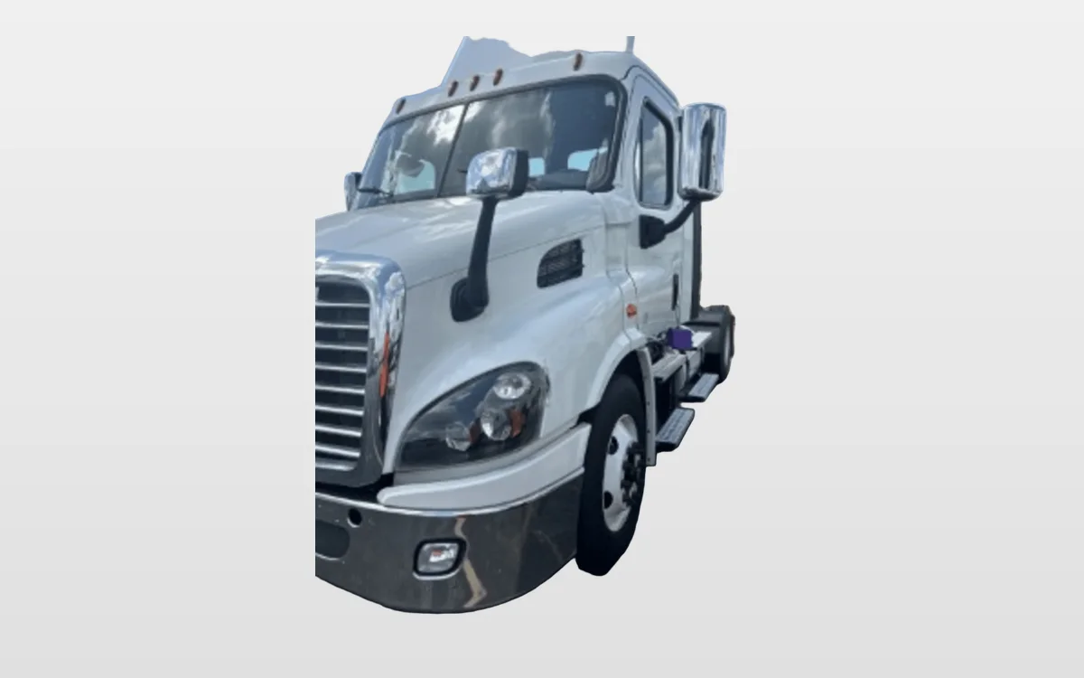 2020 Freightliner Cascadia - image 1
