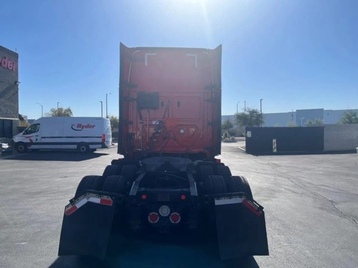 2020 Freightliner Cascadia in North Las Vegas, NV — photo 5