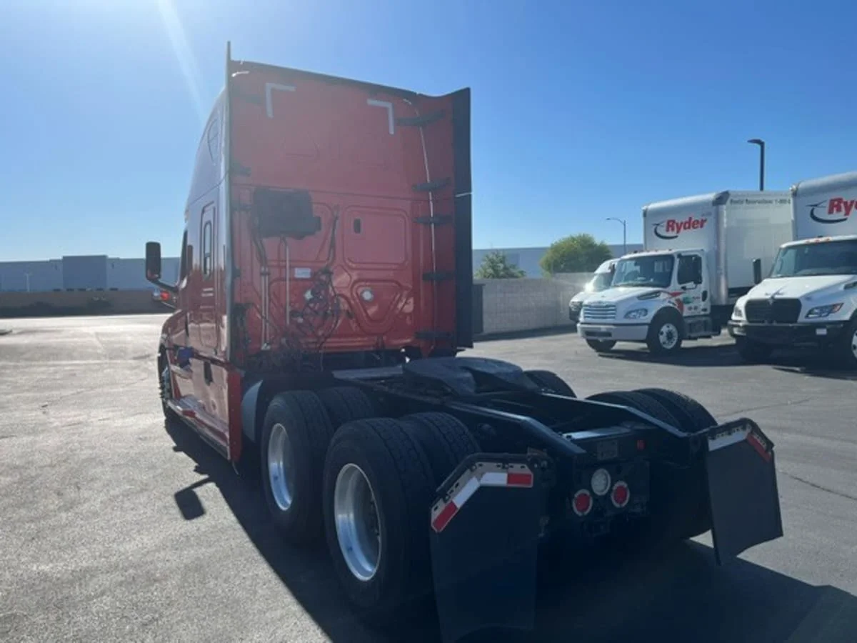 2020 Freightliner Cascadia in North Las Vegas, NV — photo 6