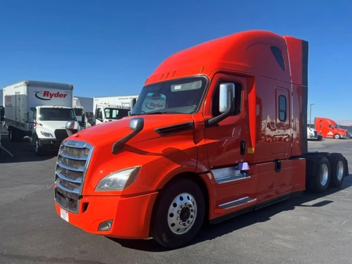 2020 Freightliner Cascadia in North Las Vegas, NV — photo 3