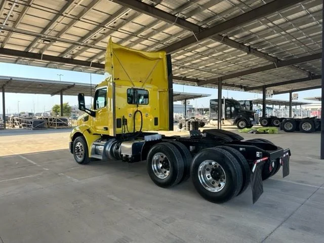 2021 Peterbilt 579 in San Antonio, TX — photo 4