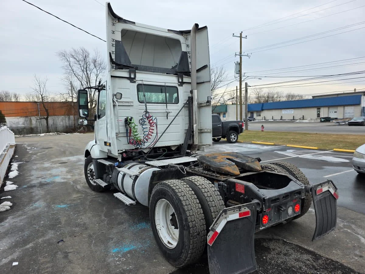 2019 Volvo VNL 860 in Bensalem, PA — photo 6