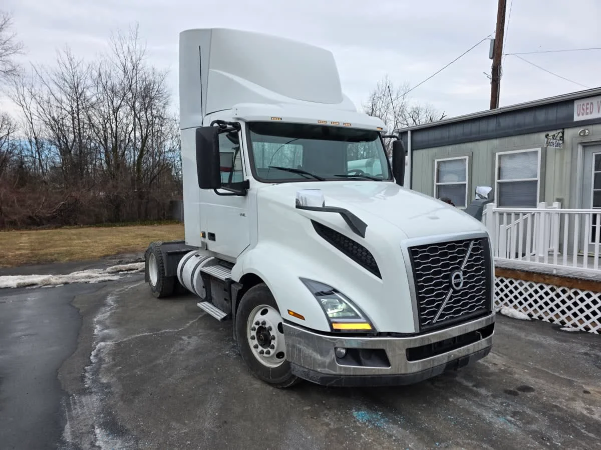 2019 Volvo VNL 860 in Bensalem, PA — photo 3