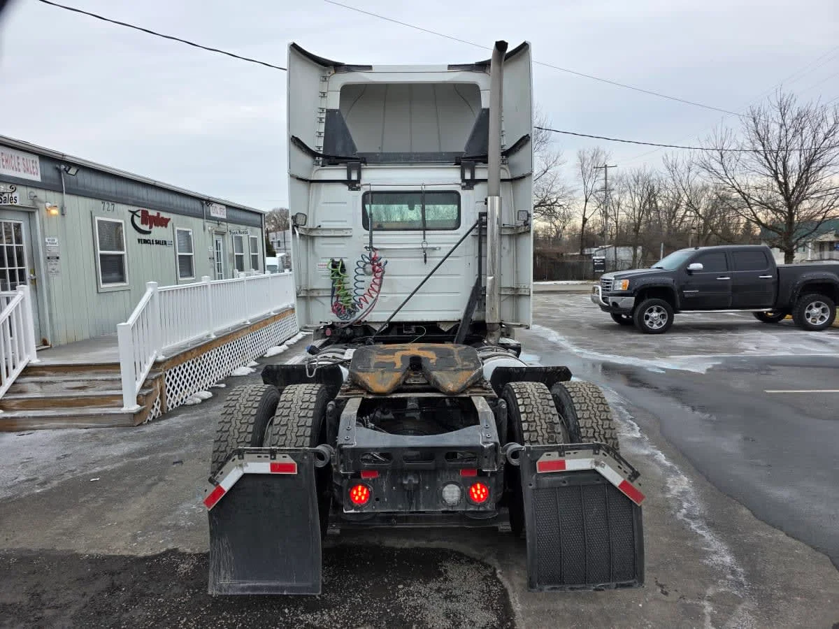 2019 Volvo VNL 860 in Bensalem, PA — photo 5